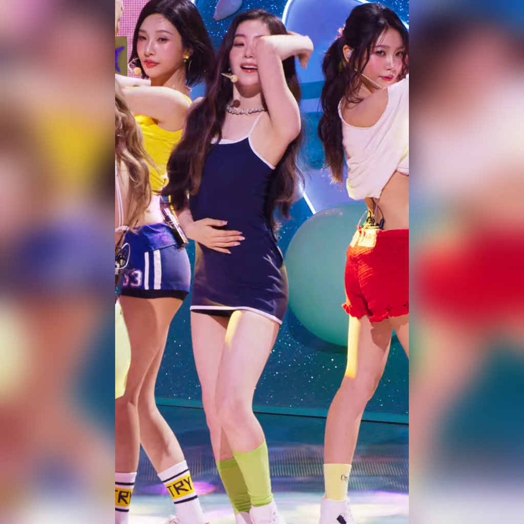 音乐银行 Red Velvet IRENE 贴合的深蓝色丝带连衣裙 甜美大腿 髋部与臀部线条