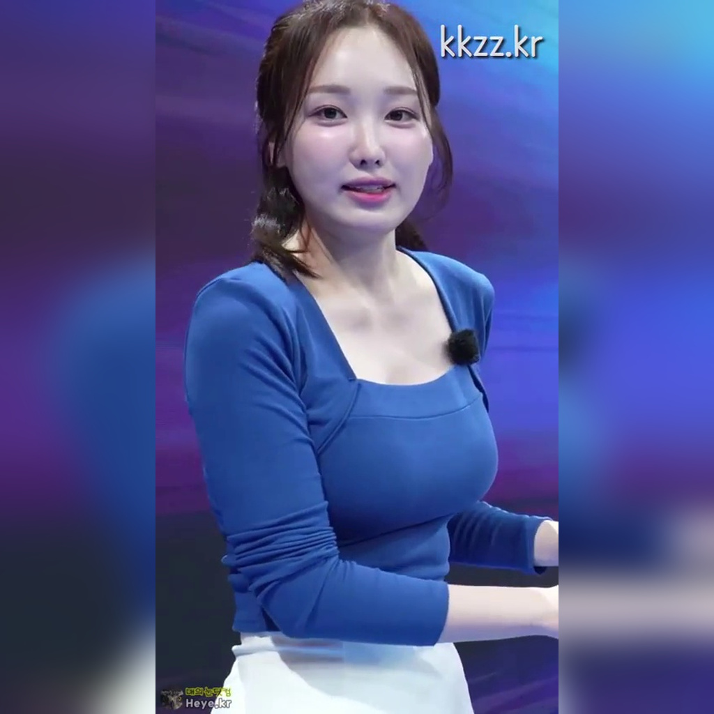 Kim Saeyeon Announcer GIF That Makes You Forget About New Cars
