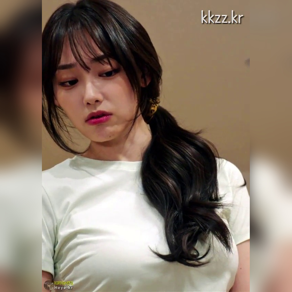 White T-Shirt Fit Kang Mina GIF