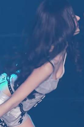 上から見るITZY リアのGIF