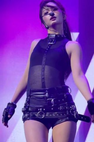 メッシュにホットパンツ NMIXX ソルユン 動画GIF