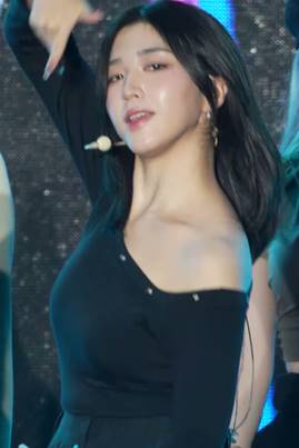 Downturned Shoulders, Shaking Triples—Park So-hyun (tripleS) GIF