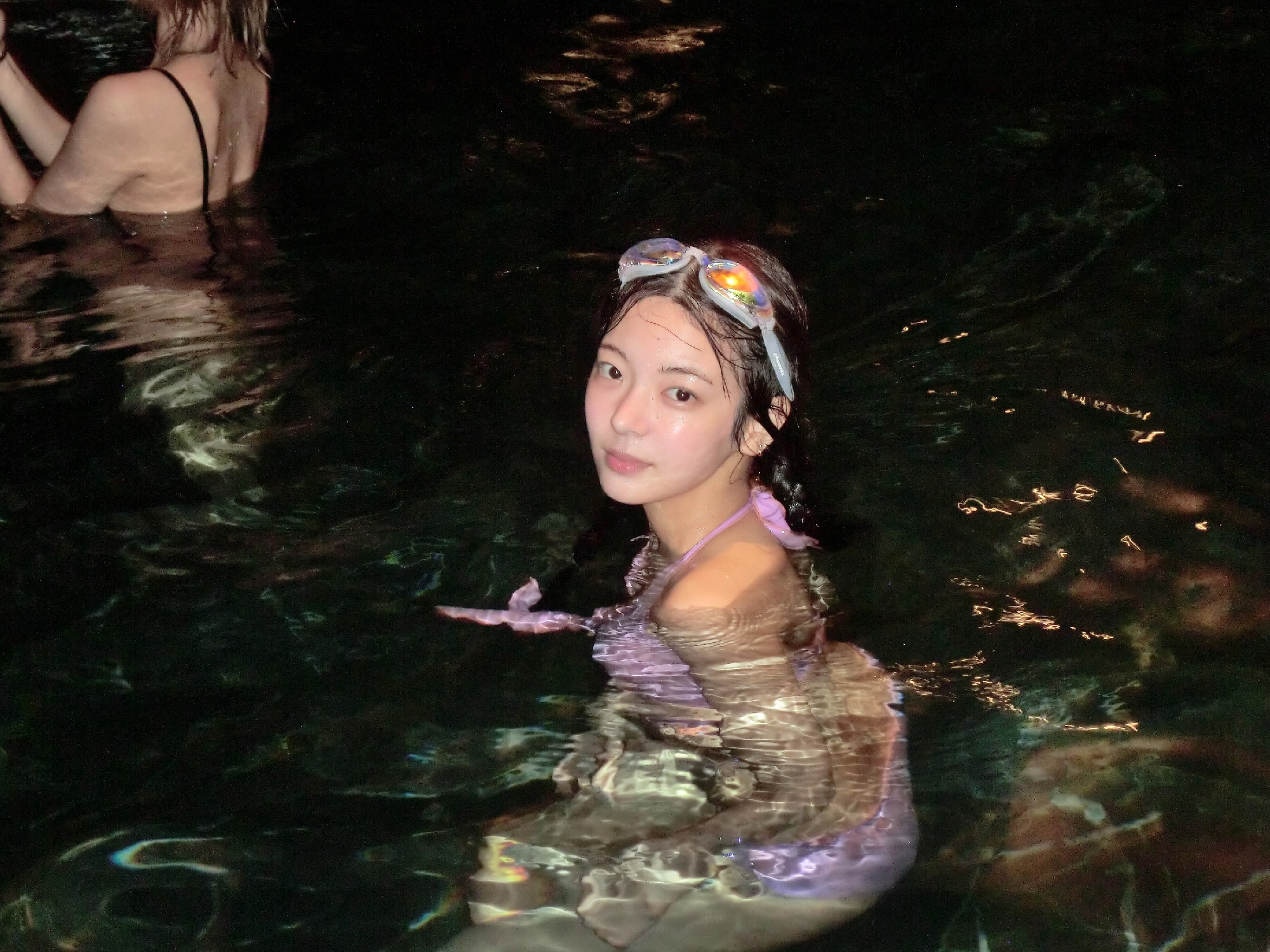 ITZY リア、後から参加してピンクのビキニ写真をグループで投稿