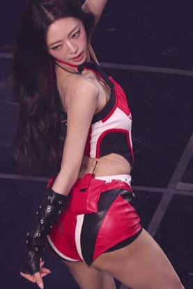 Top-Down View of ITZY (Yeji) Yuna GIF