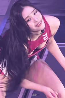 Bowing ITZY Ryujin GIF