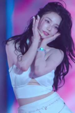 Strong Halterneck aespa Karina GIF