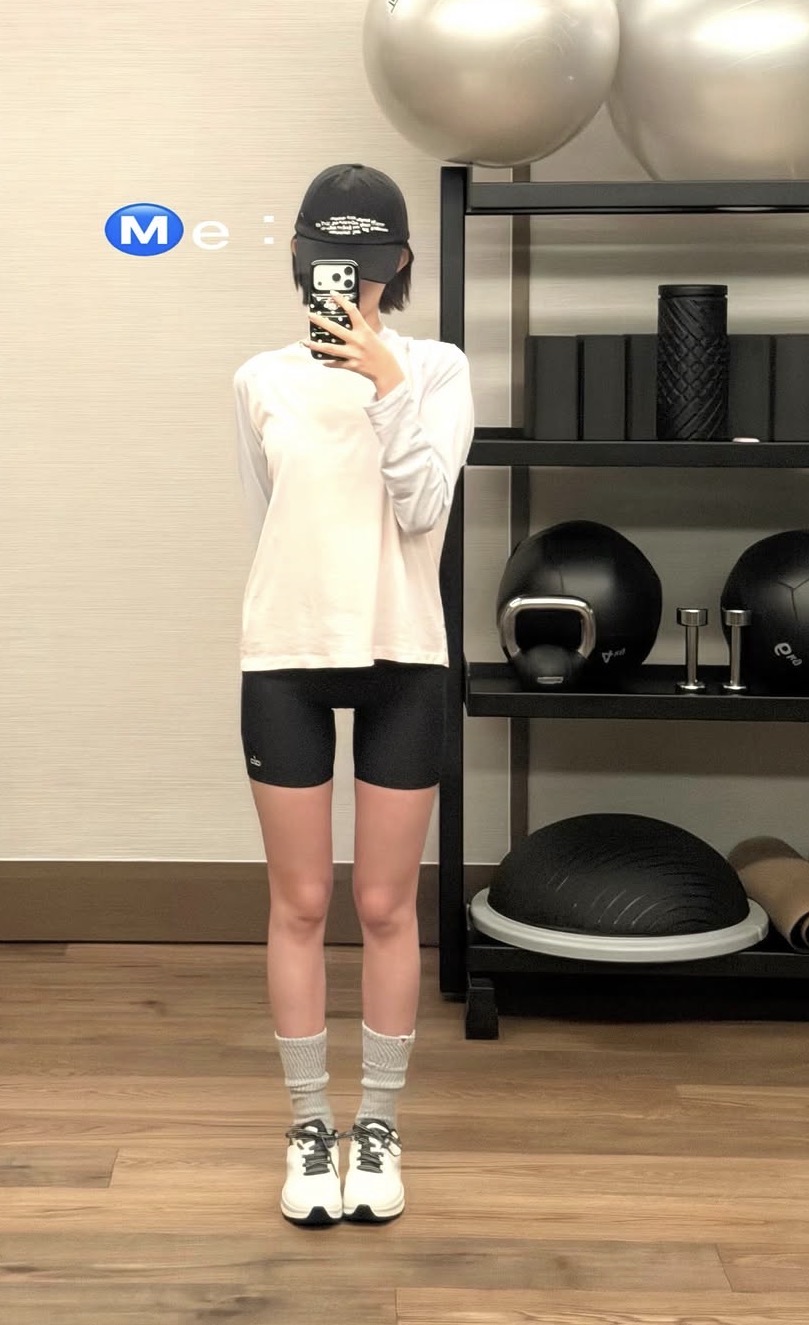 운동하고 셀카 찍는 아이브 레이 검정 숏레깅스 사이갭 Y존