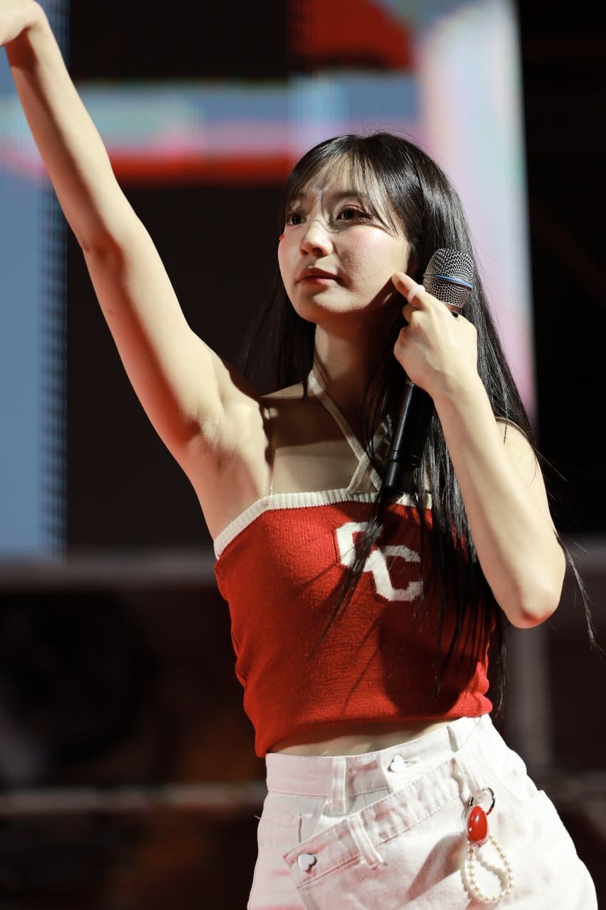 Oh My Girl Yoo Bin Red String Halterneck Cool and Refreshing Armpit Pheromones