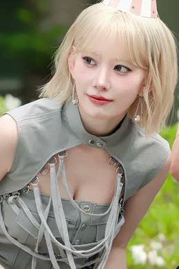 숙이는 르세라핌 사쿠라 움짤