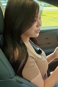마이크랑 안전벨트만 보게 되는 조민지 아나운서 움짤