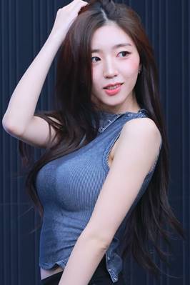 Jisla Skinny Body, Heavy Triple S Park So-hyun GIF
