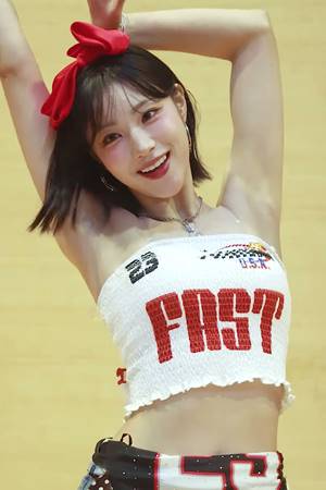Yeju from ICHILIN in a tube top GIF