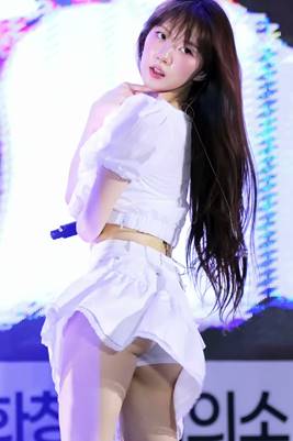 속바지 보이는 뒤태 라잇썸 주현 움짤
