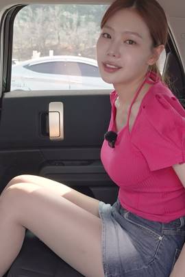 Short Pleated Skirt Jo Minji Announcer GIF