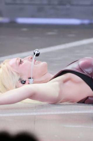 앞도 파이고 옆도 파인 전소미 움짤