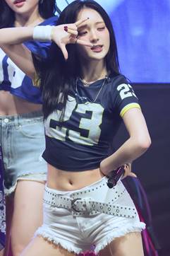 Crop Top & Hot Pants | I-Chillin Easy GIF