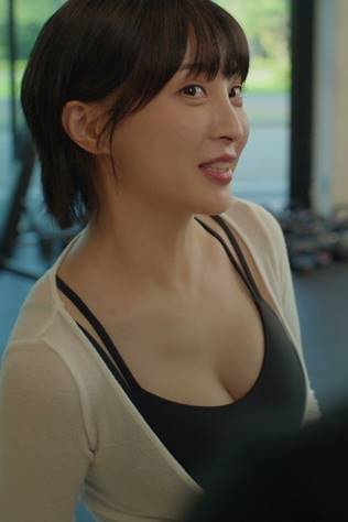 Jeong Hye-seong in a cute outfit for working out GIF