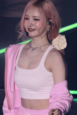 민소매 크롭 아이브 리즈 움짤