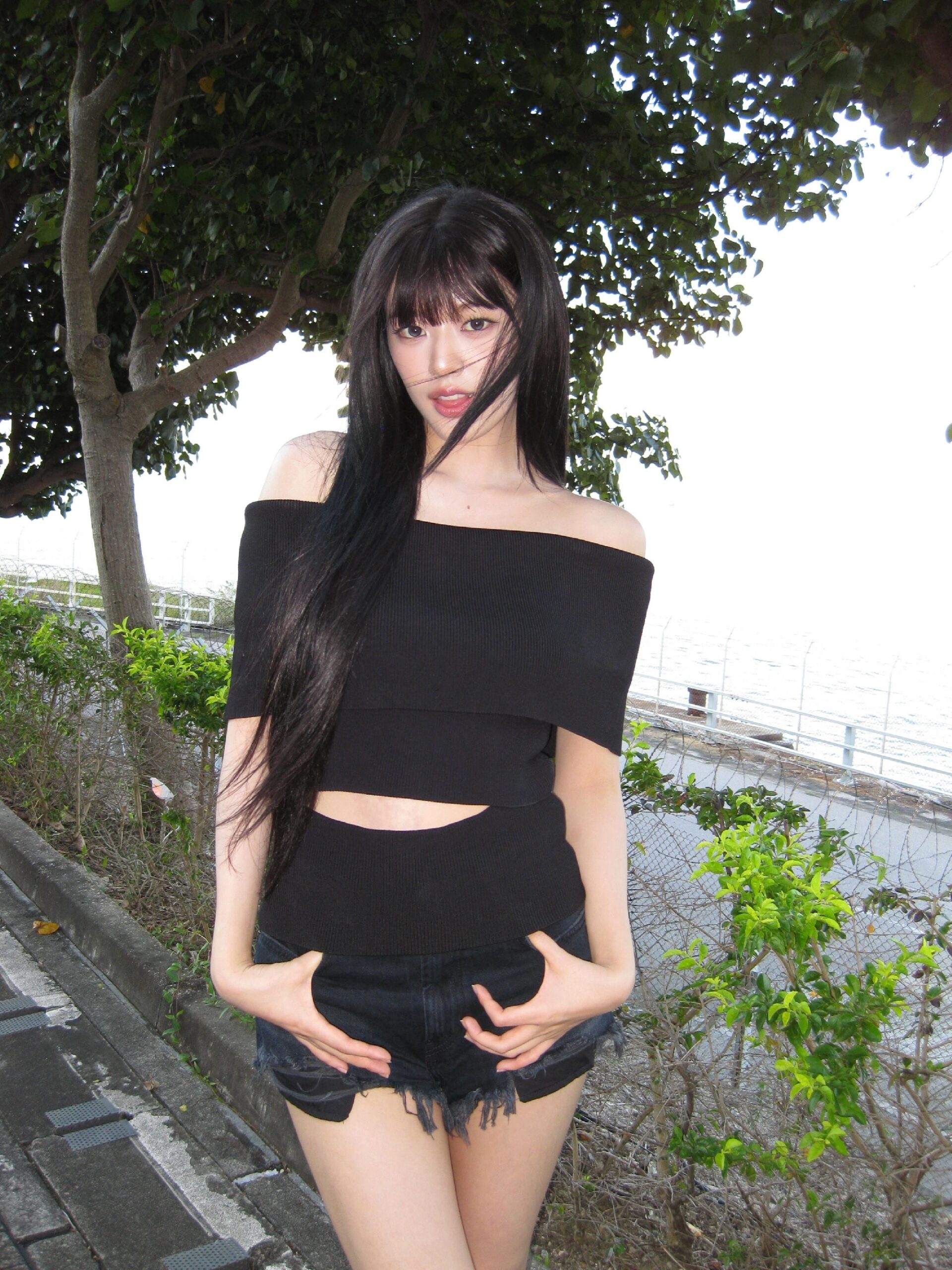 무대 밑 아이브 안유진 타이트한 검정핫팬츠 검스 엉벅지 - 인스타