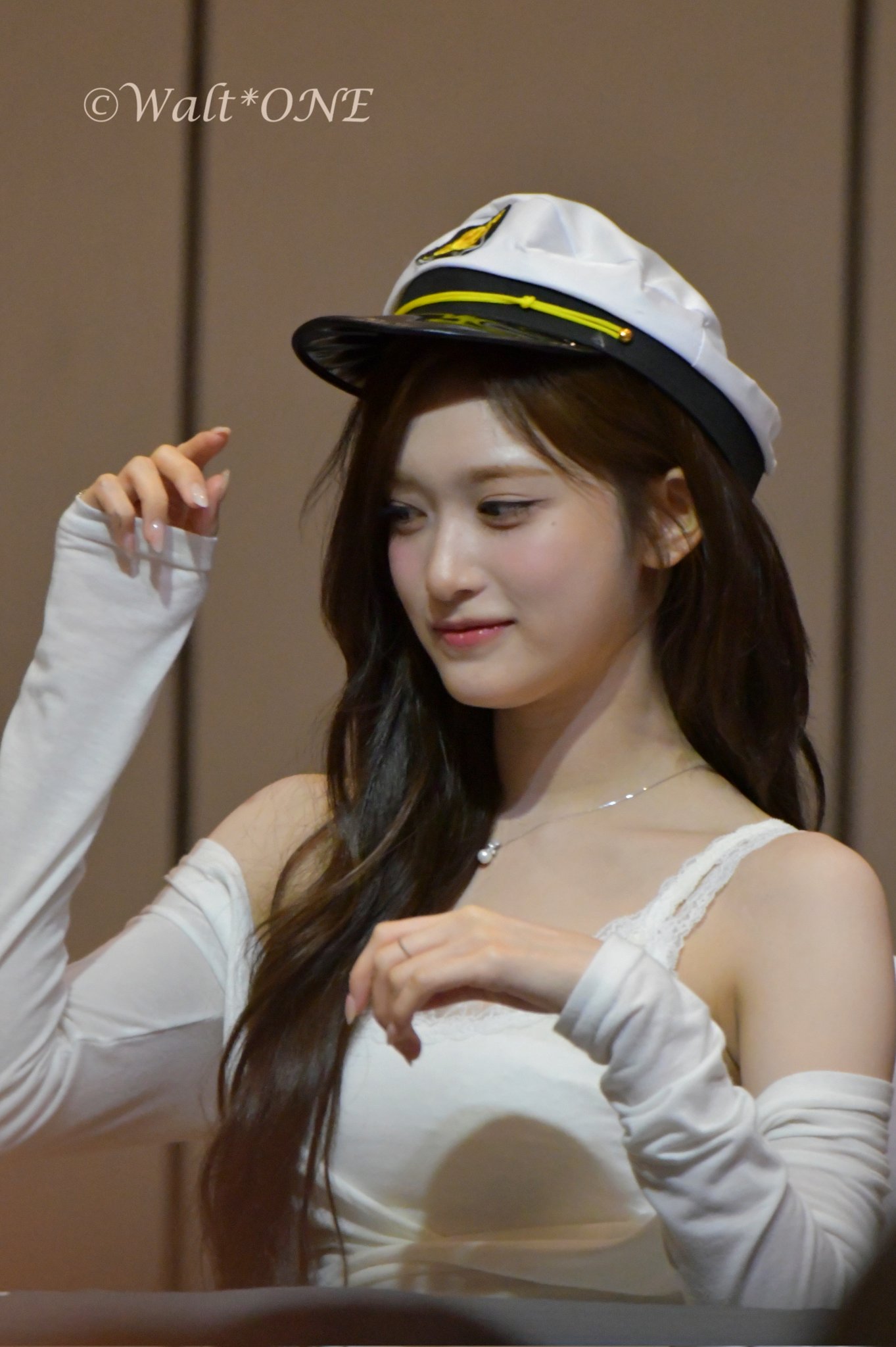 아이브 이서 팬사인회 화이트 레이스 나시 야드랑이 페로몬