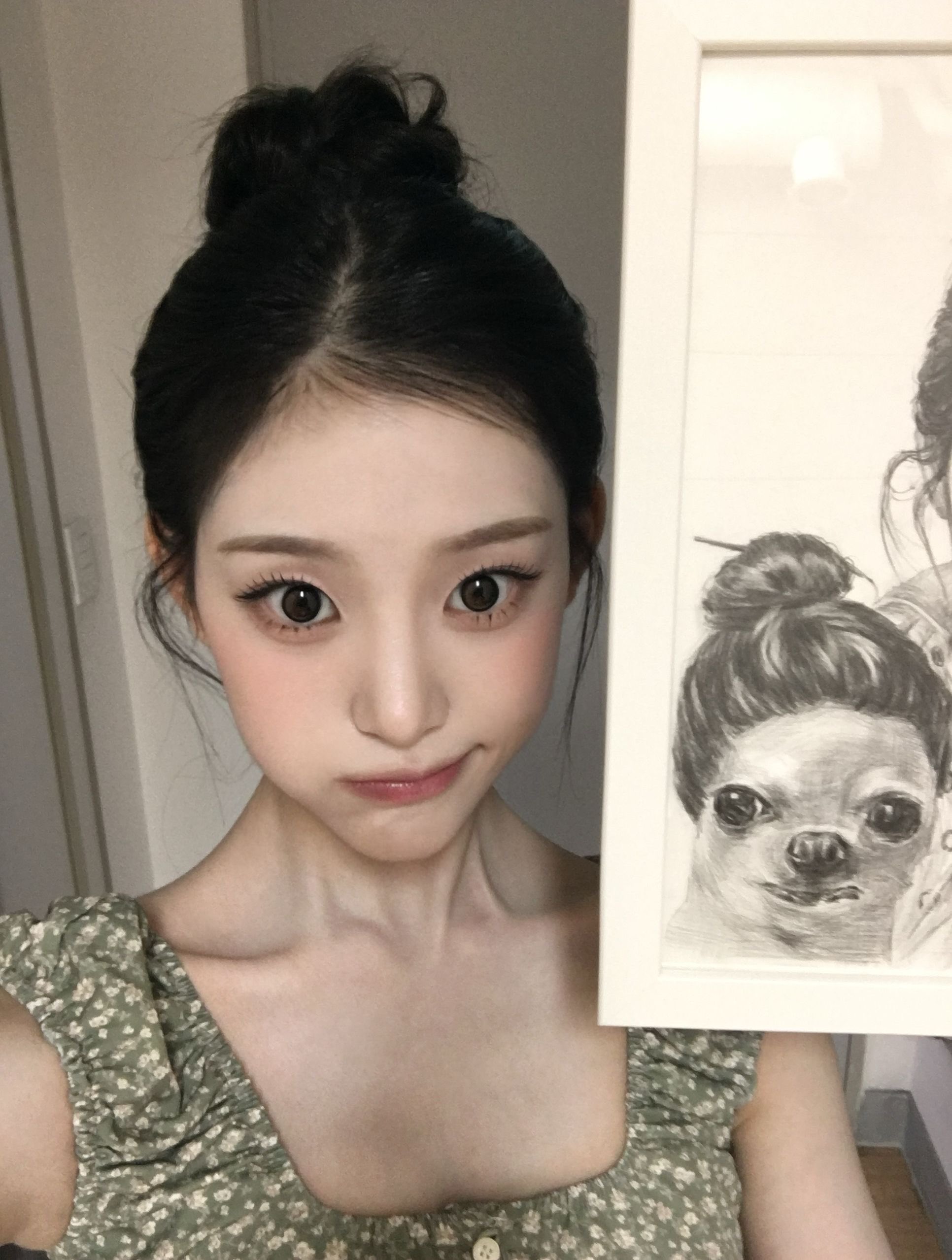 tripleS 志延粉丝见面会 现场花纹清爽连衣裙 腋下以上 胸前