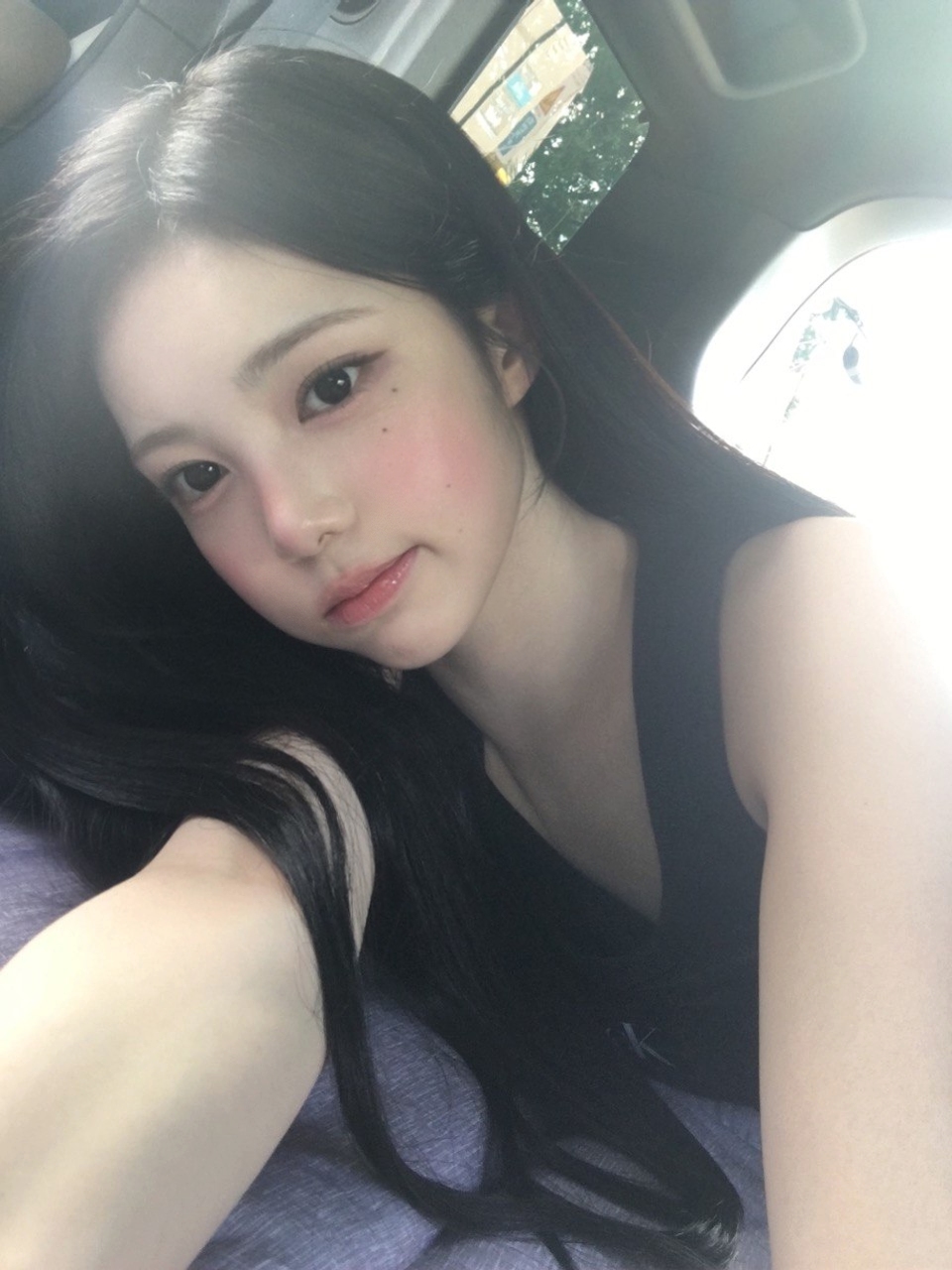 Hearts to Hearts 伊安 Weverse ふっくら黑色罗纹背心 腋下信息素