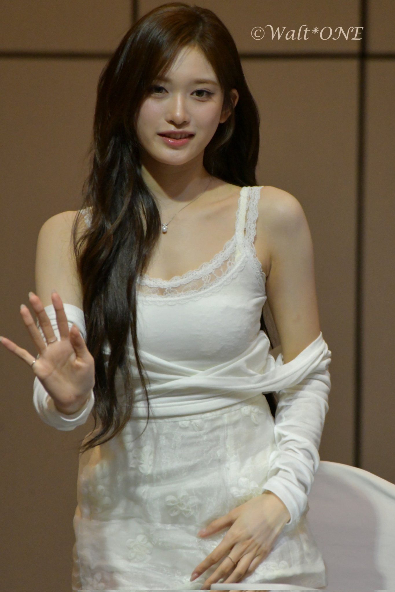 아이브 이서 팬사인회 화이트 레이스 나시 야드랑이 페로몬