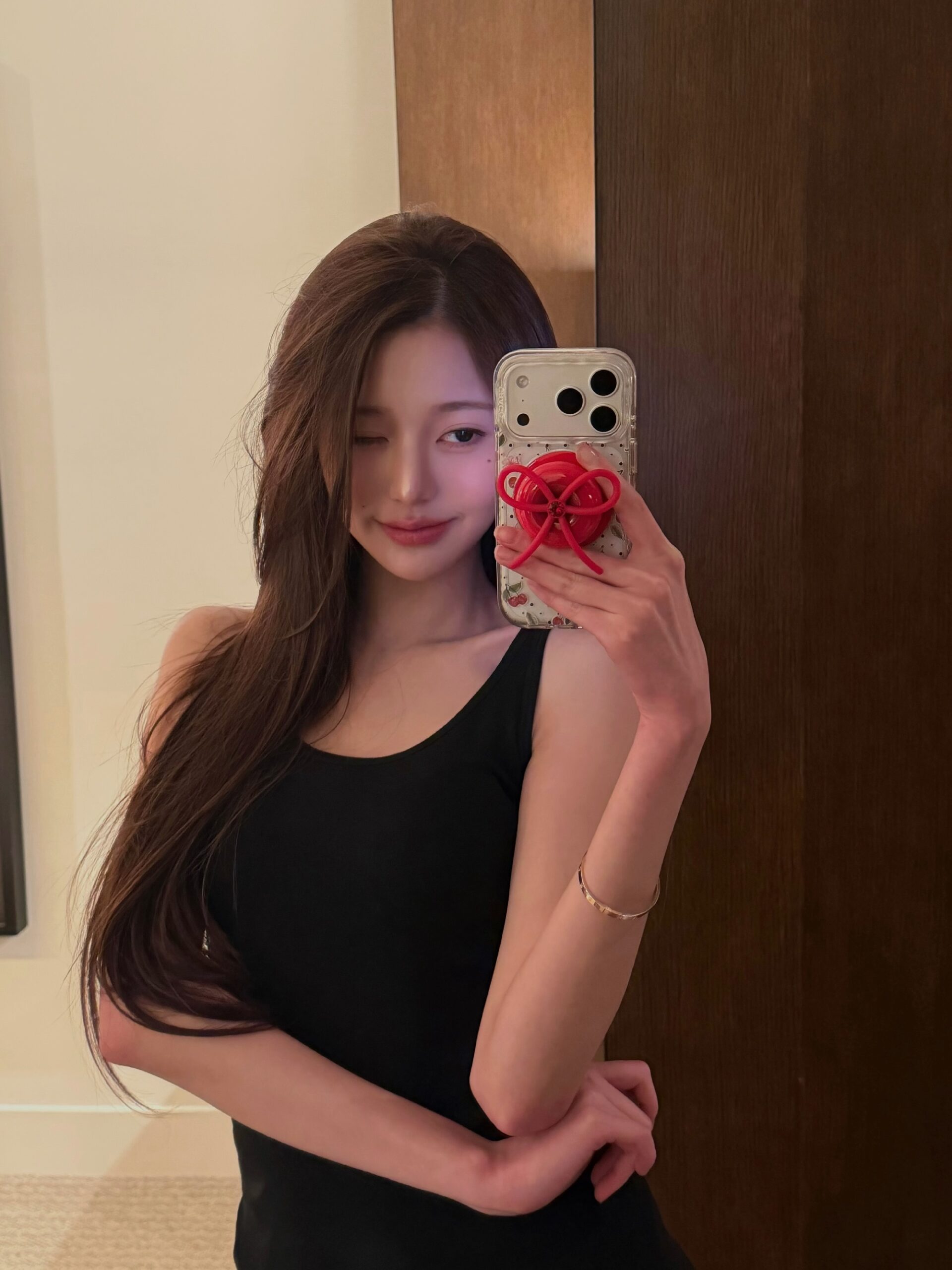 Jang Won-young Turns Up the Charm While Taking a Bed Selfie in a Black Dress