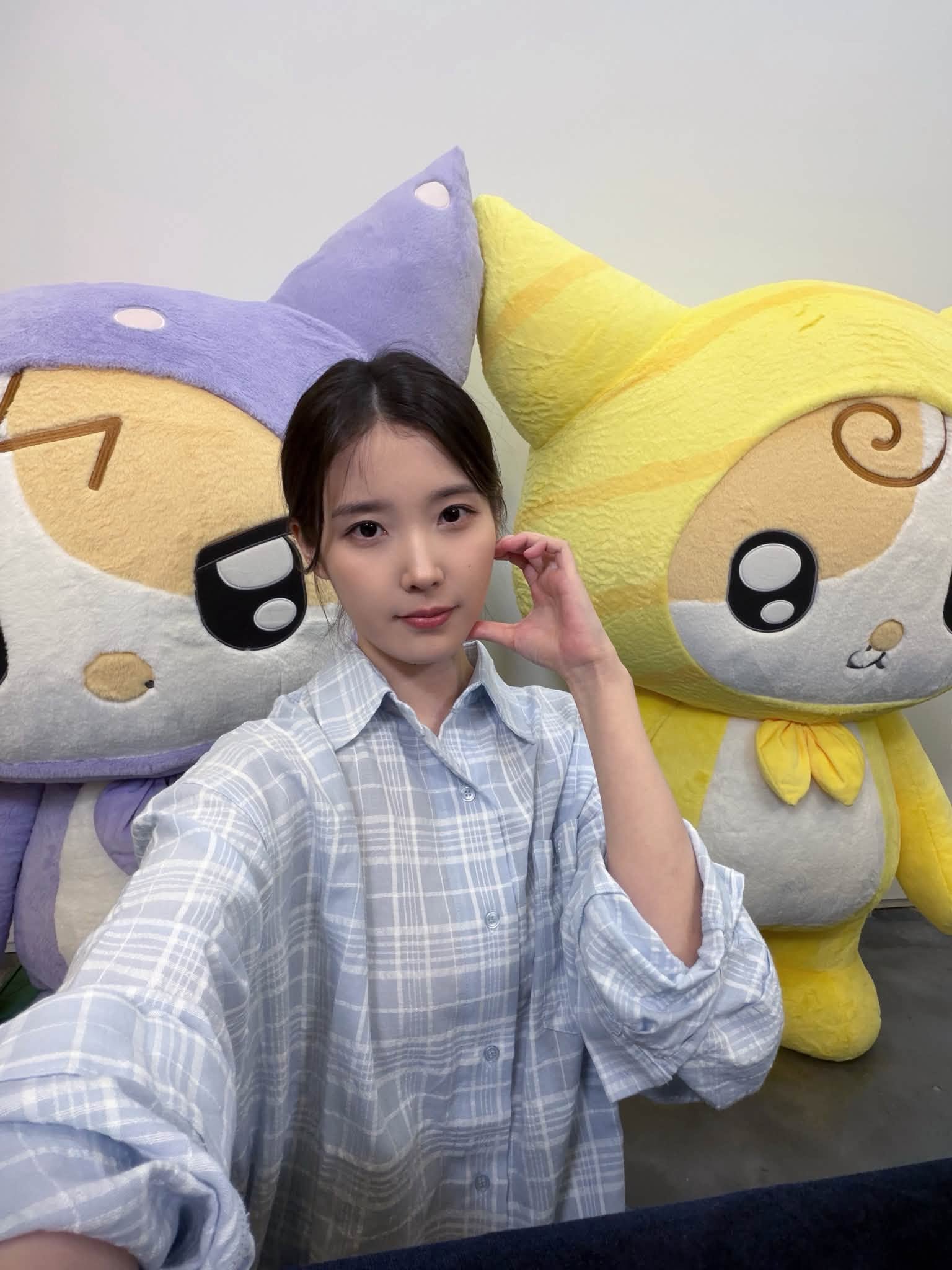 IU