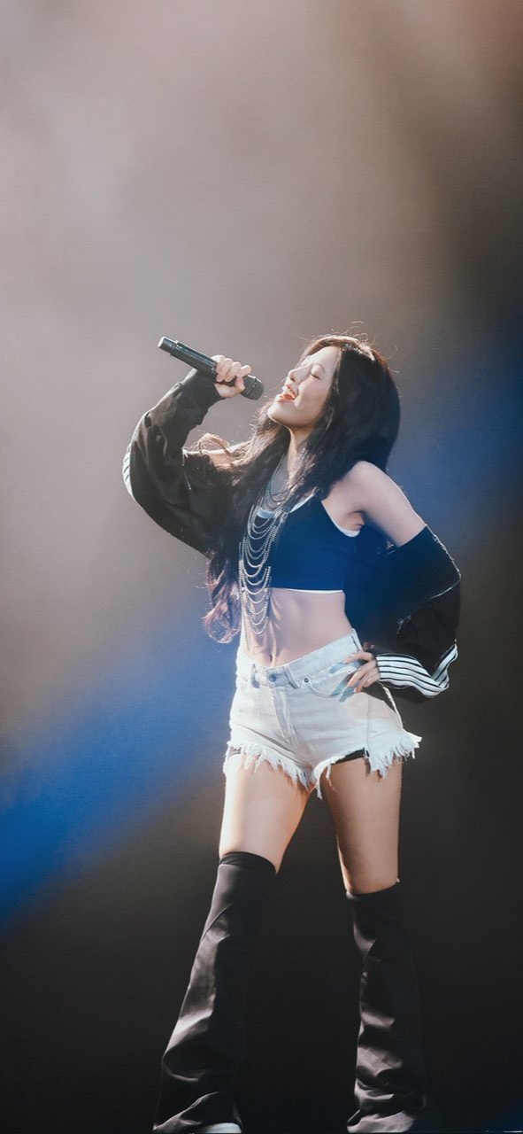 IVE Concert: An Yujin Black Bralette and Yakkob + Torn White Hot Pants, Honey Thighs
