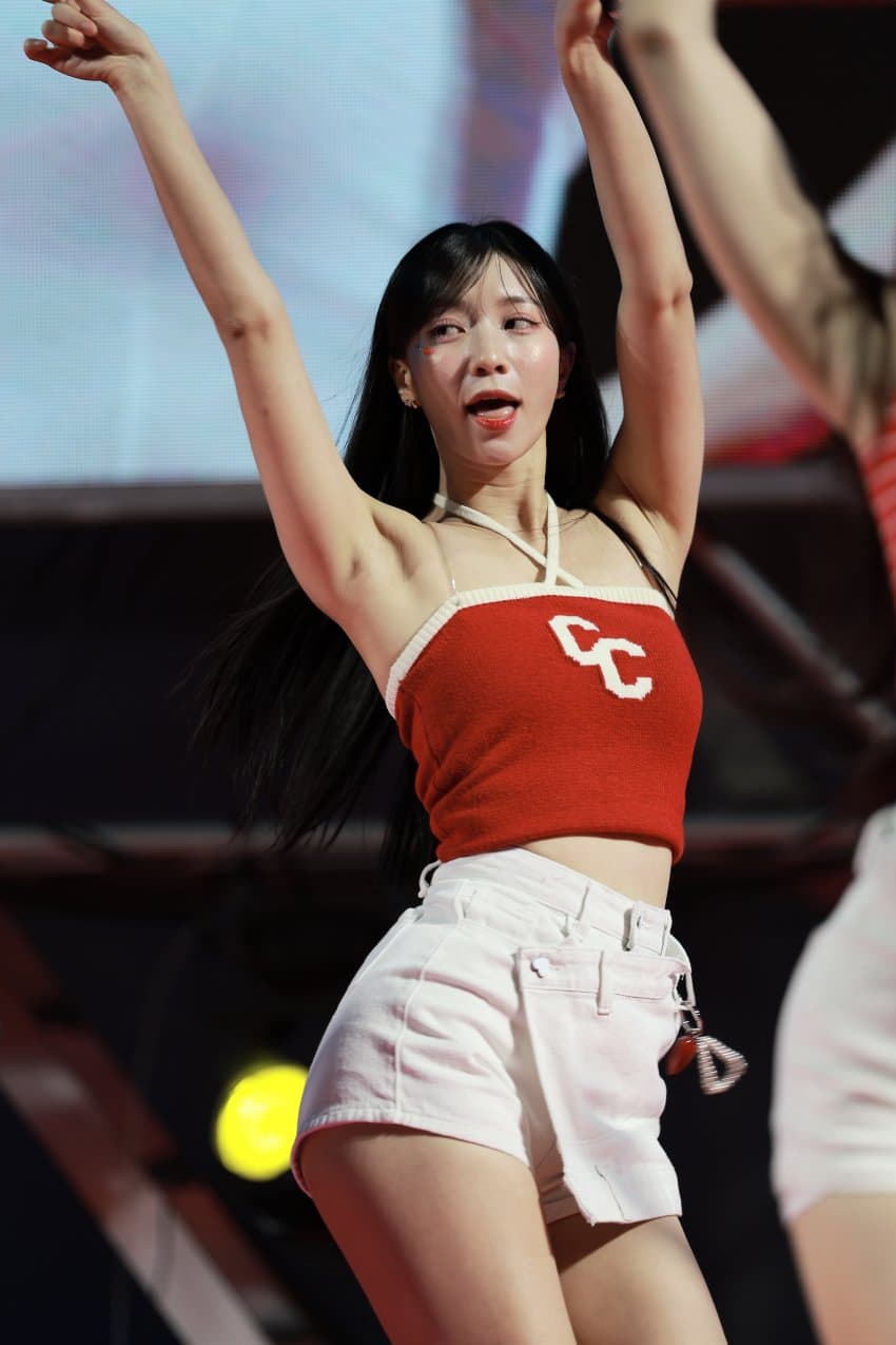 Oh My Girl Yoo Bin Red String Halterneck Cool and Refreshing Armpit Pheromones