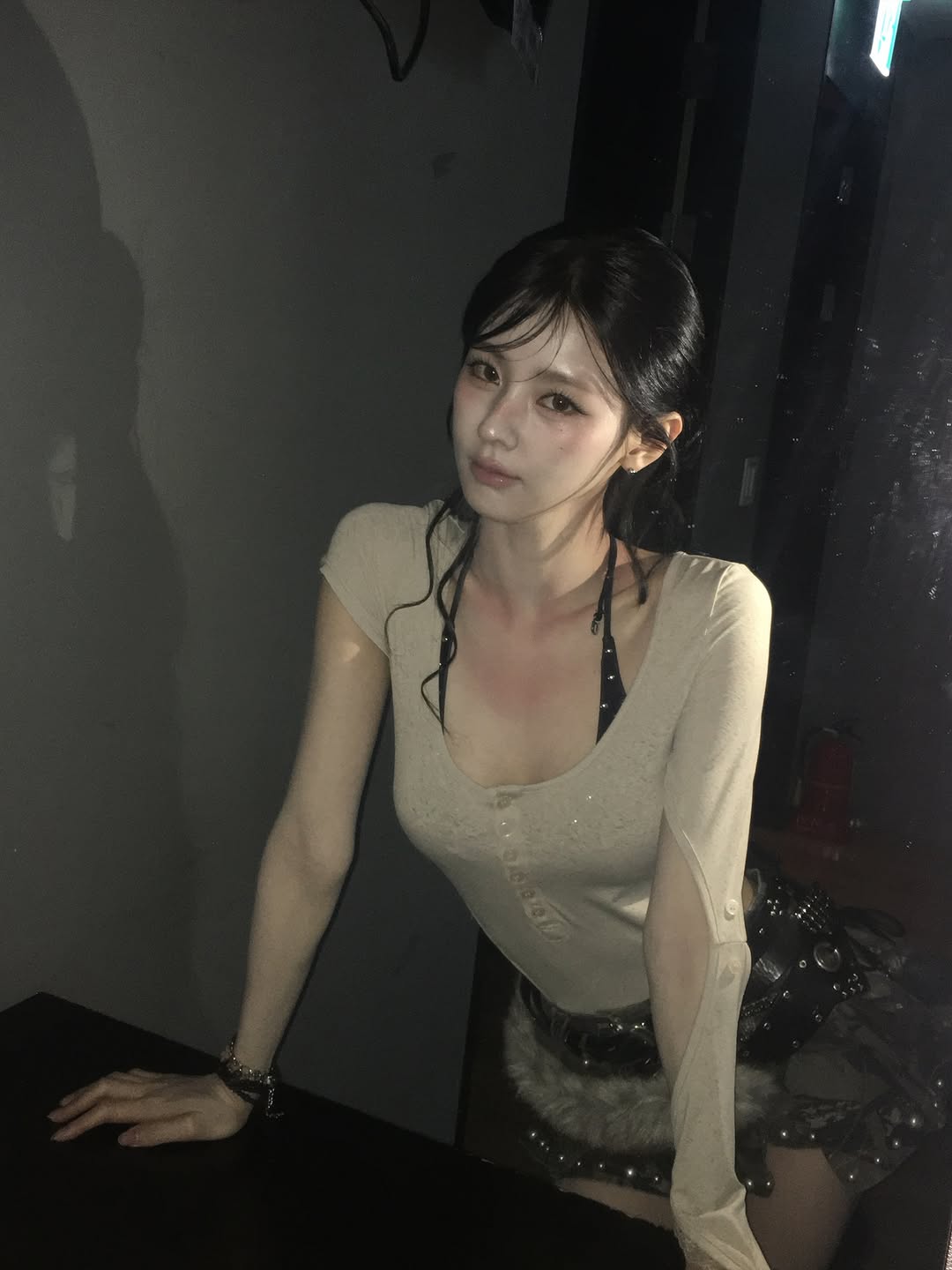 Gleaming cleavage that's clearly different from I-DLE member Miyeon’s tan lines - Instagram