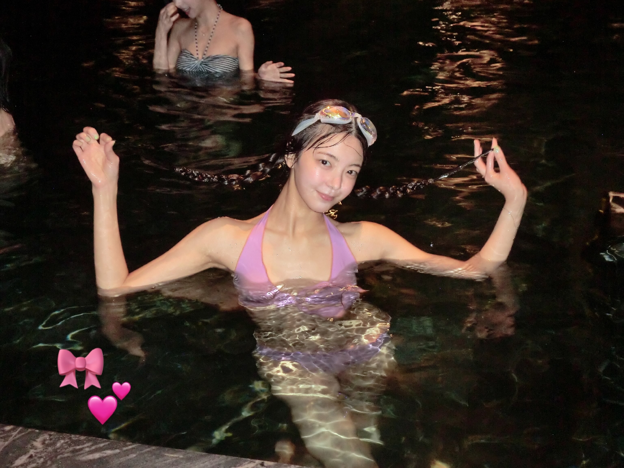 ITZY リア、後から参加してピンクのビキニ写真をグループで投稿