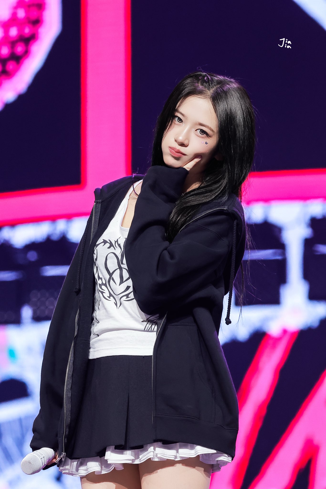 Yujin’s candid photos that turned out cute