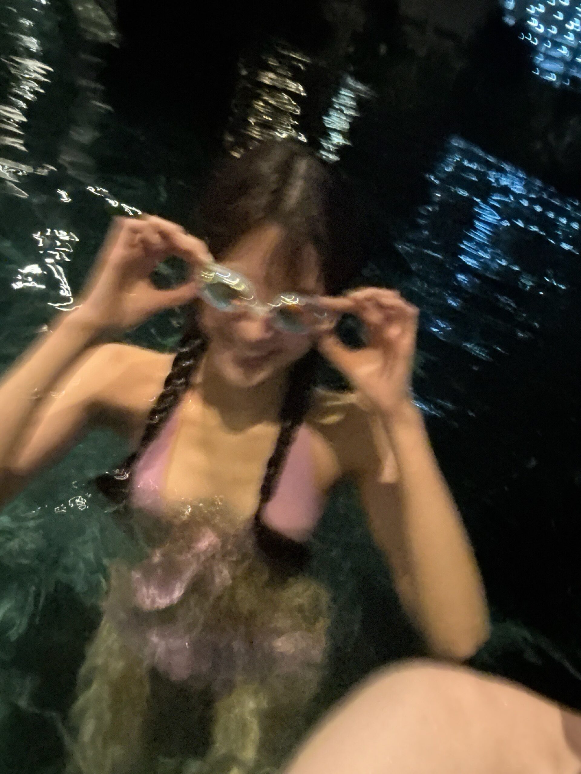 ITZY リア、後から参加してピンクのビキニ写真をグループで投稿