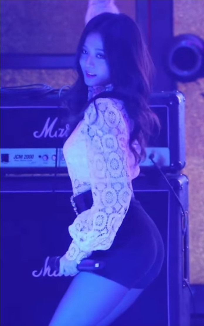 입구컷이 어느정도인지 궁금해지는 지수 누나 엉덩이 볼륨
