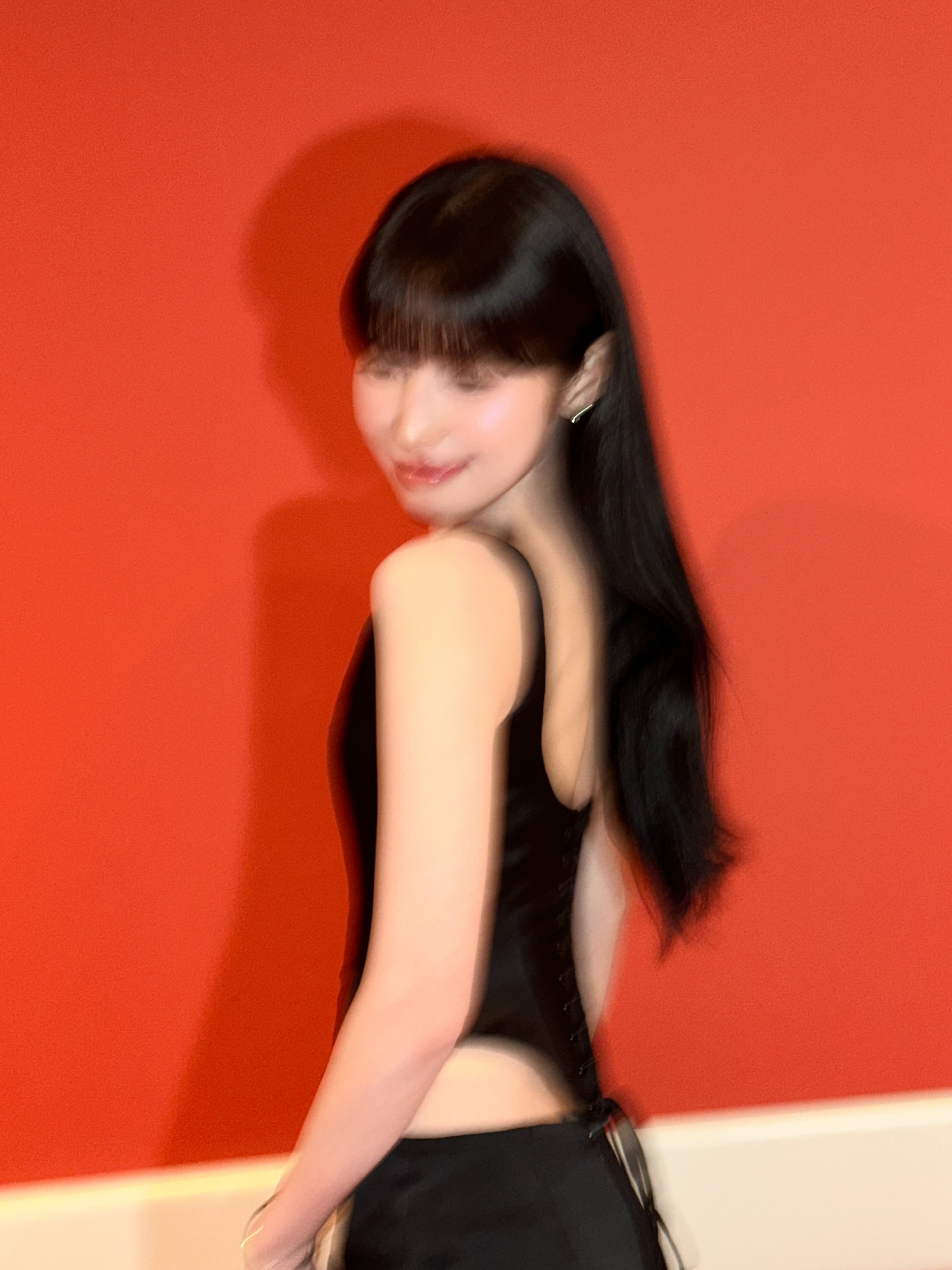 자컨에서도 블랙 코르셋 드레스 요망한 가슴골 자랑하는 아린