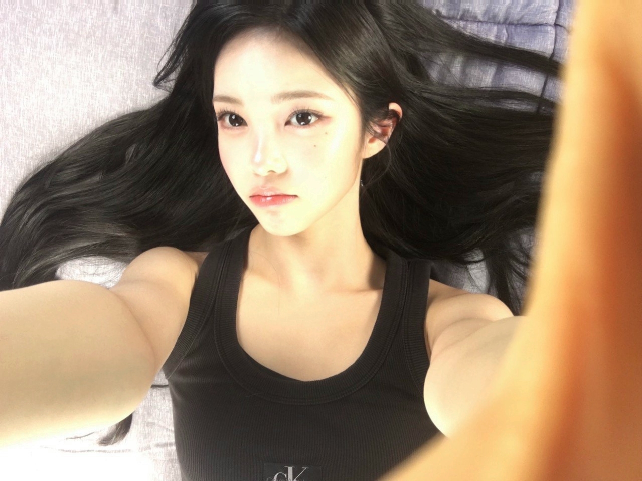 Hearts to Hearts 伊安 Weverse ふっくら黑色罗纹背心 腋下信息素