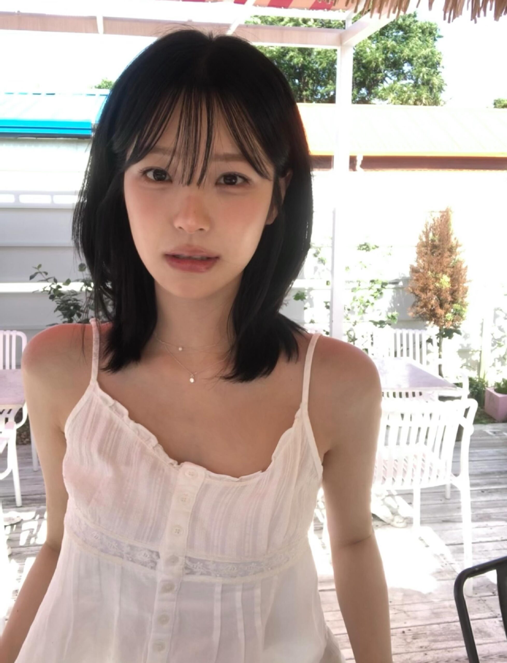 fromis_9 ペク・ジホン 純白フリル ひも付きキャミソール 腋のフェロモン