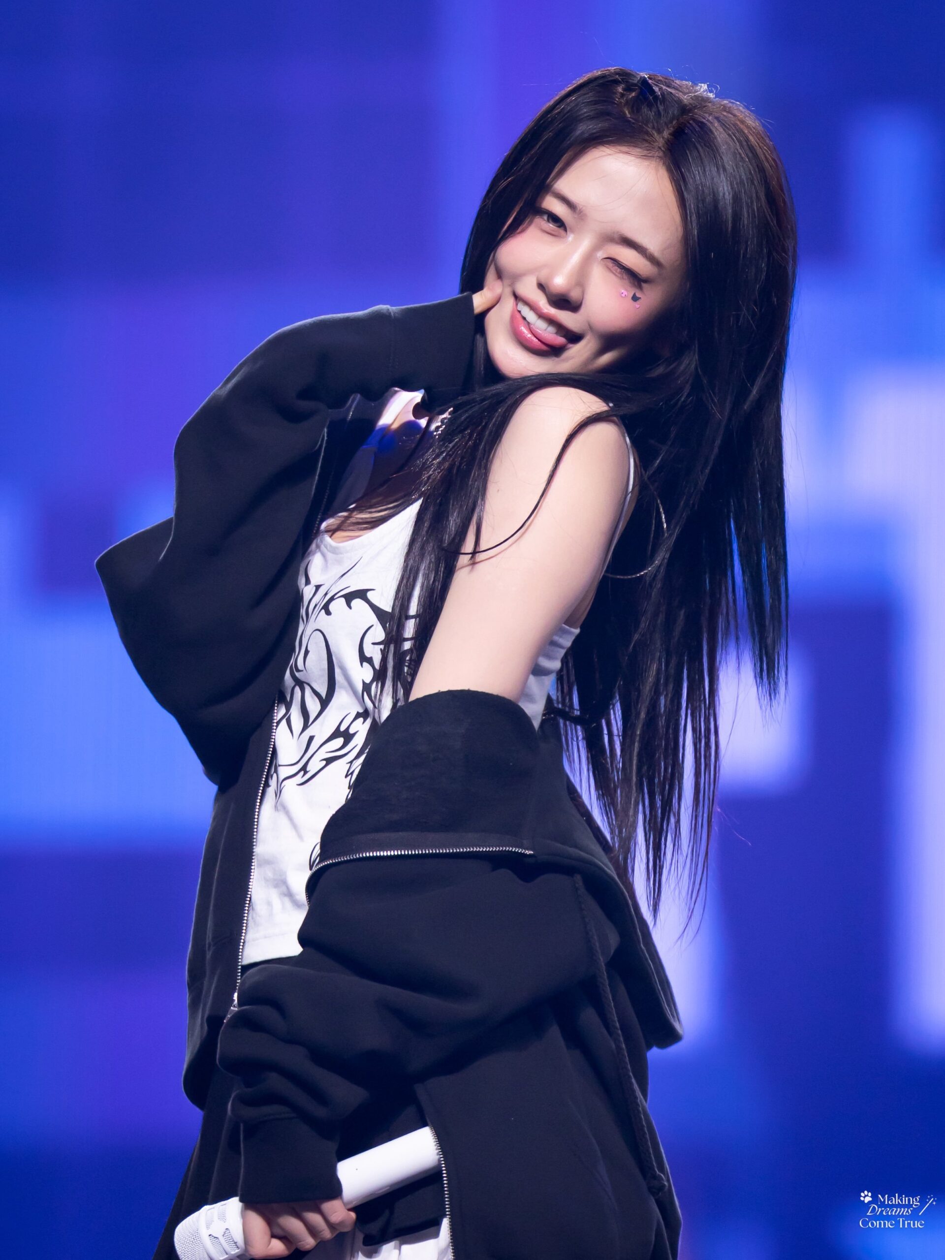 Yujin’s candid photos that turned out cute