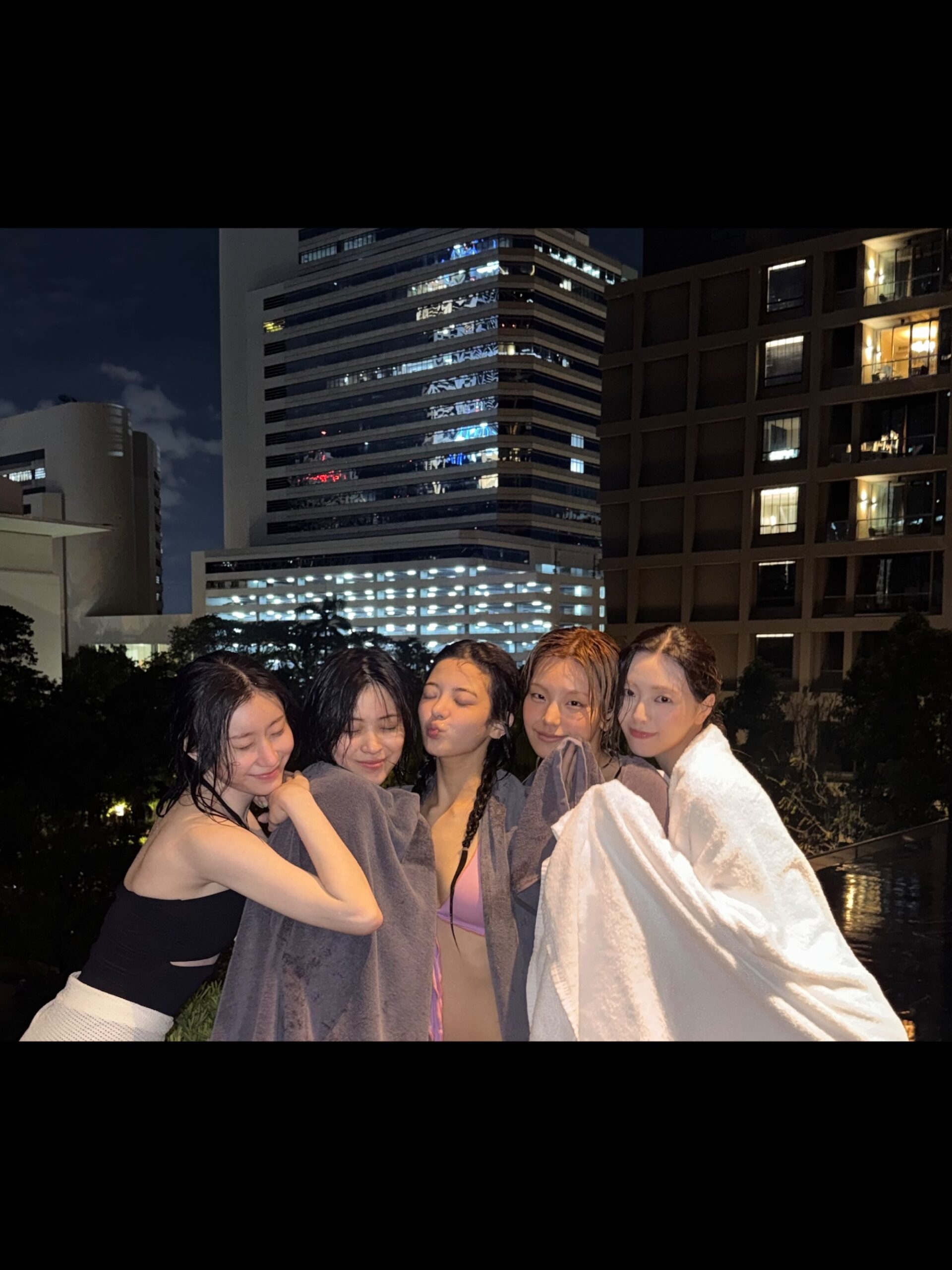 ITZY Yuna, Ryujin, Chaeryeong Set on Posting Swimwear Photos as a Group