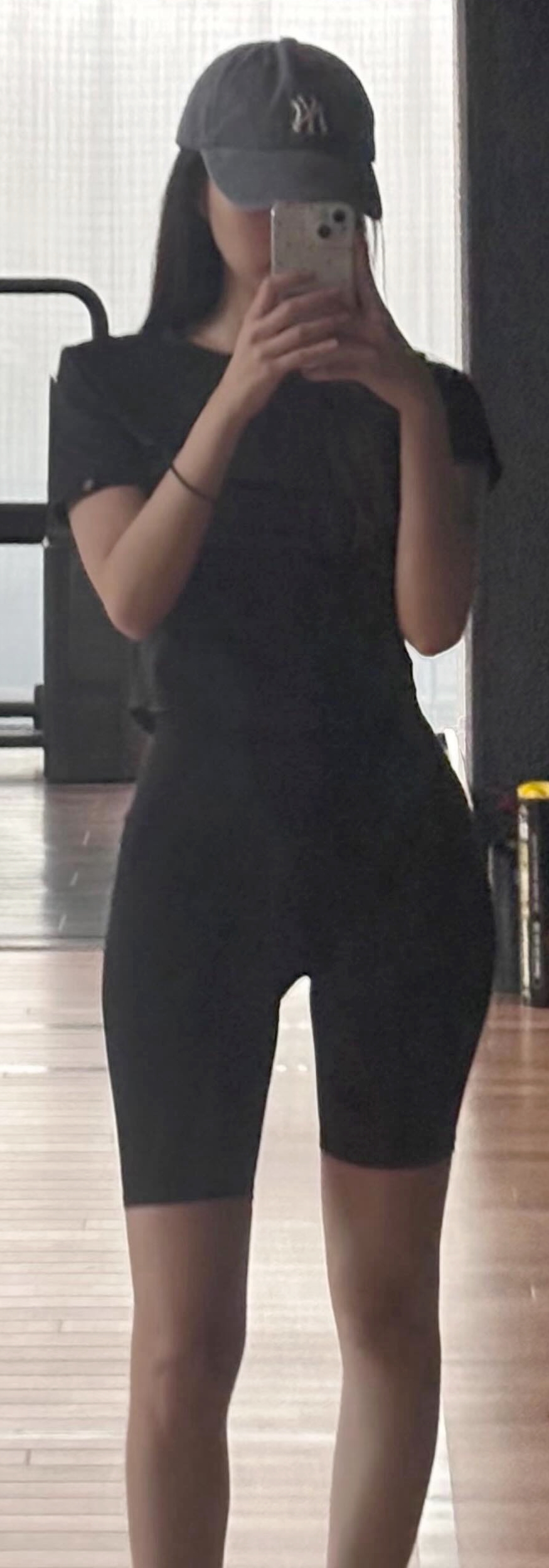 Kang Hye-won Went Out Wearing a Brown Bodysuit + Short Leggings, Y-Zone Hip Thigh
