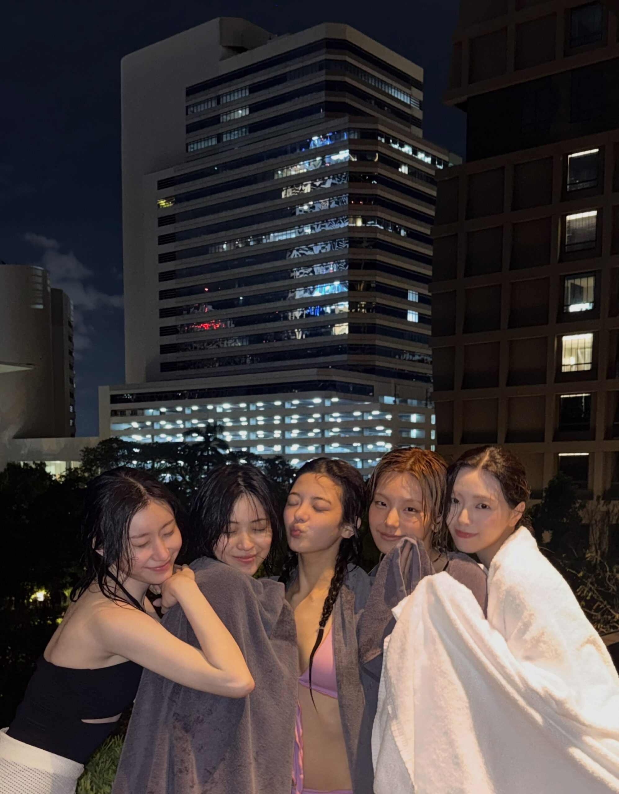 ITZY Yuna, Ryujin, Chaeryeong Set on Posting Swimwear Photos as a Group