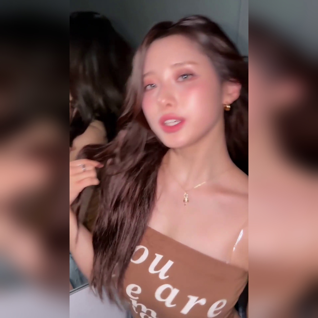 LIGHTSUM Nayoung Brown Tube Top + Zipper Open Blue Hot Pants Tight Body