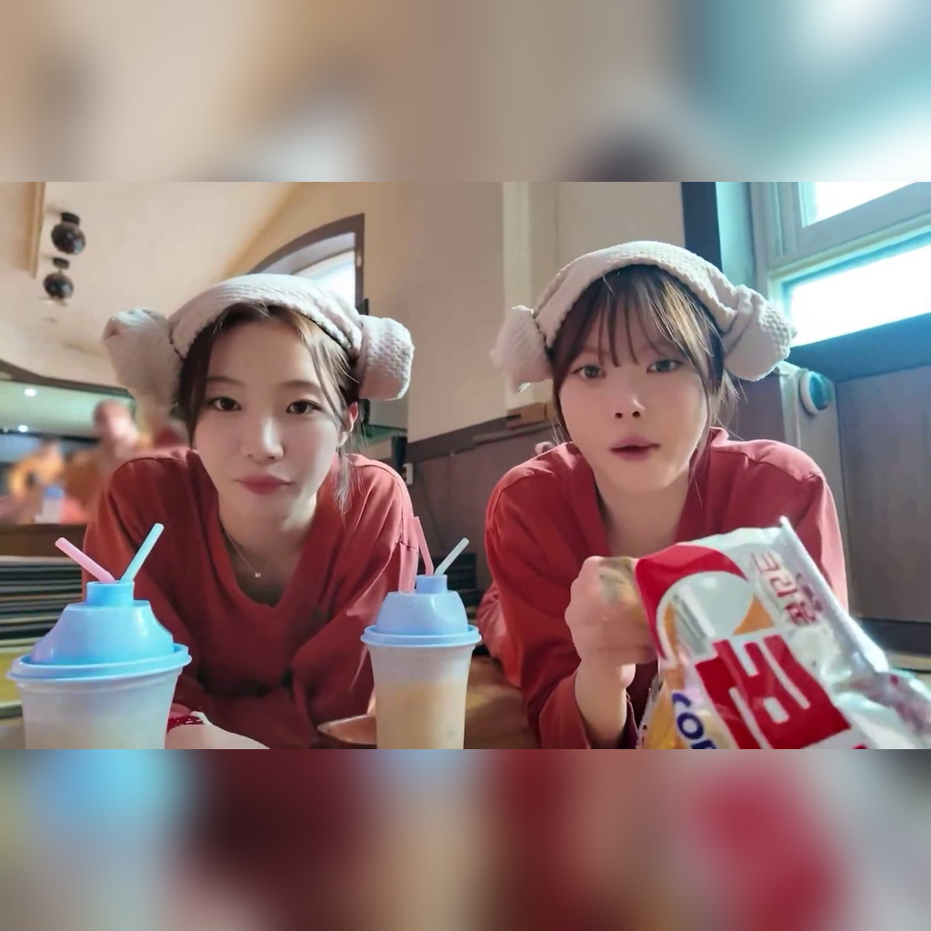 躺着的恩彩与智夏