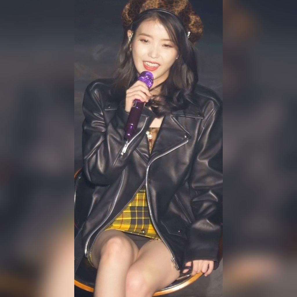 Jo Hyun making a stage greeting Something that popped out: a purple ribbed Mrs. look ㄷㄷ
