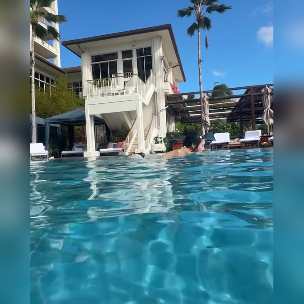 クォン・ウンビが黒いひもビキニを着て泳ぎ、水中カメラで撮られながら揺れるお尻がぱしゃぱしゃ