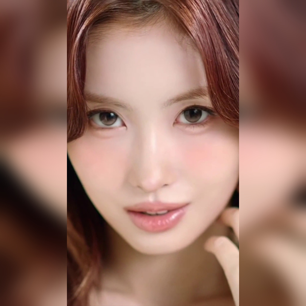 TWICE Momo