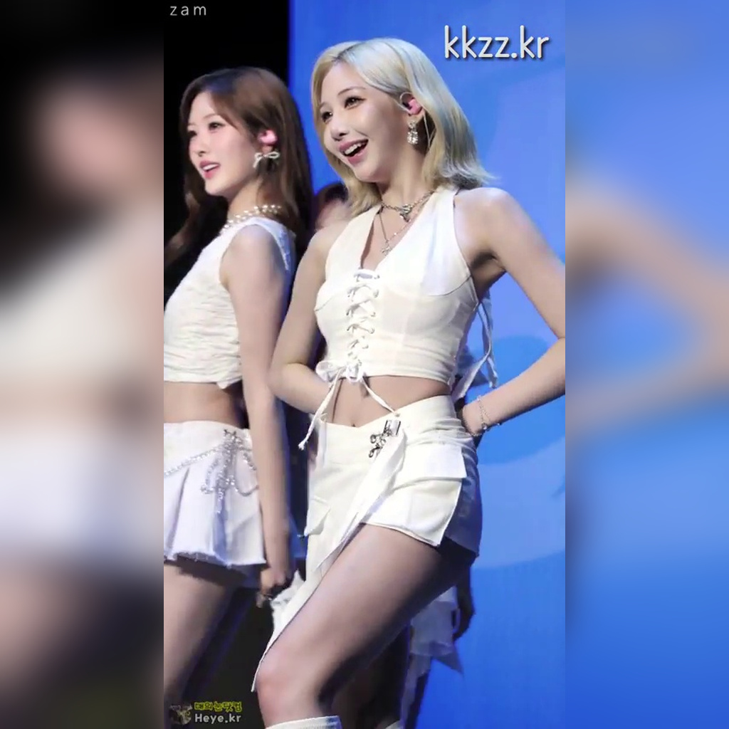 S2iT Seungbi GIFs, from the inner briefs to the back side