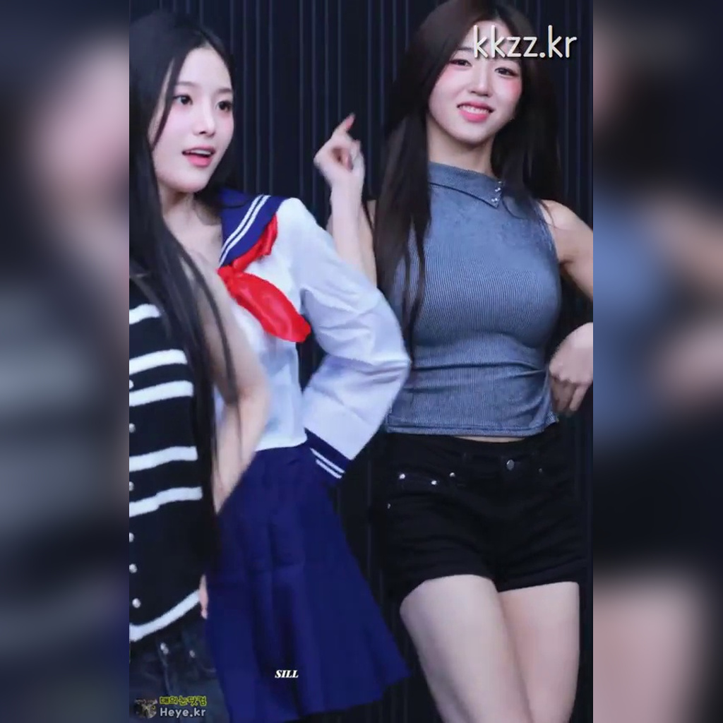 Jisla Skinny Body, Heavy Triple S Park So-hyun GIF